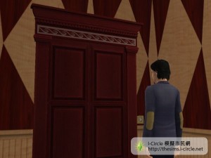 模擬市民正在等候電梯。